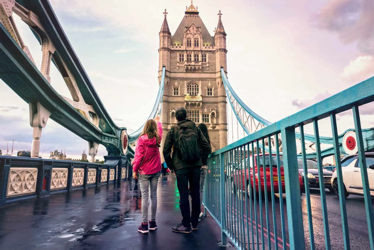 London Highlights & Thames River Cruise