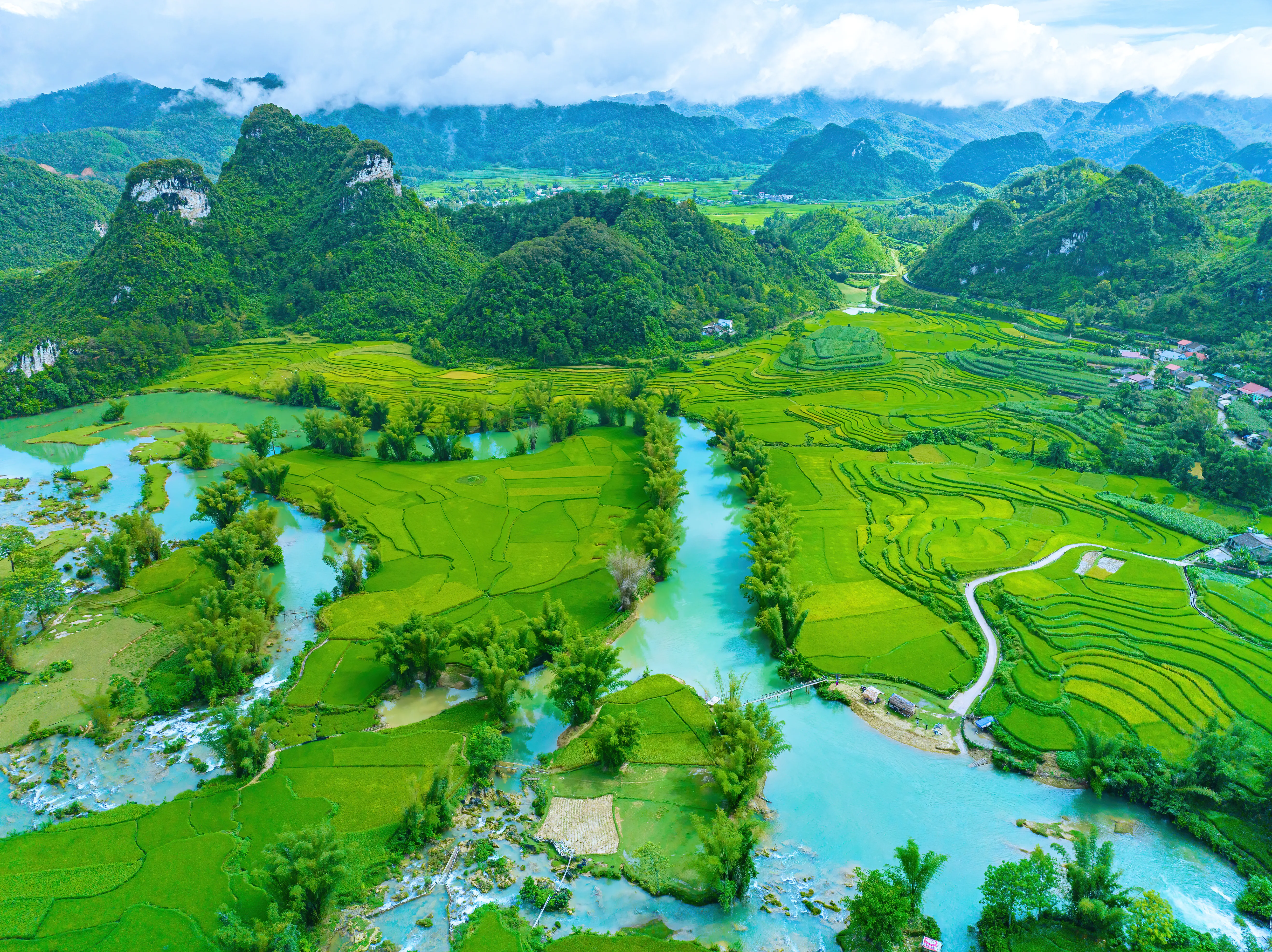 Classic Vietnam Vacation Package – North & South
